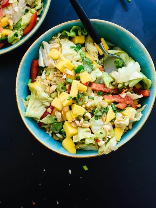 Fresh Thai green salad with sweet mango, bell pepper and a spicy peanut dressing! cookieandkate.com